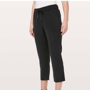 NWOT Lululemon on the fly crop woven 23’’ pants 8